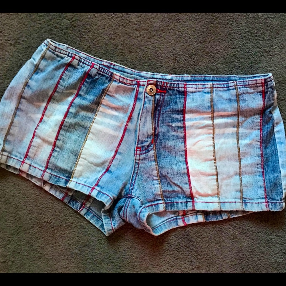 Zana Di Short Shorts